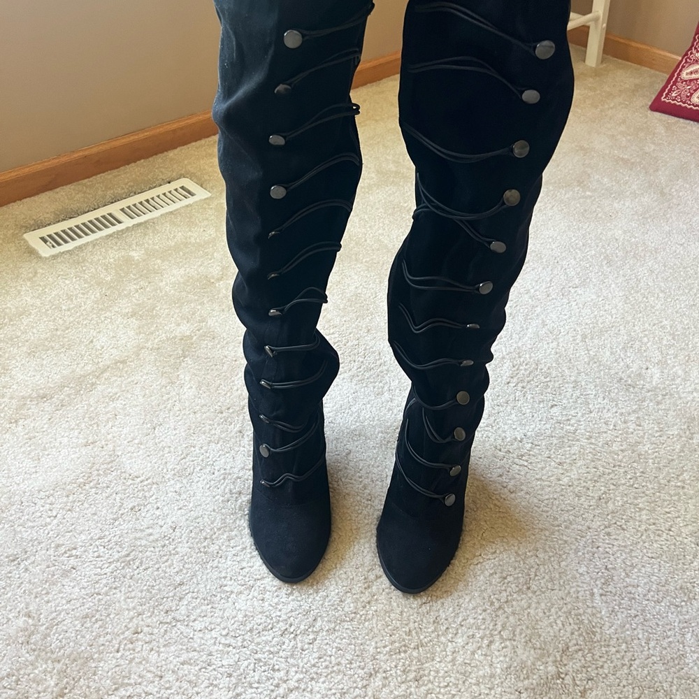 Elegant Black Knee-High Boots